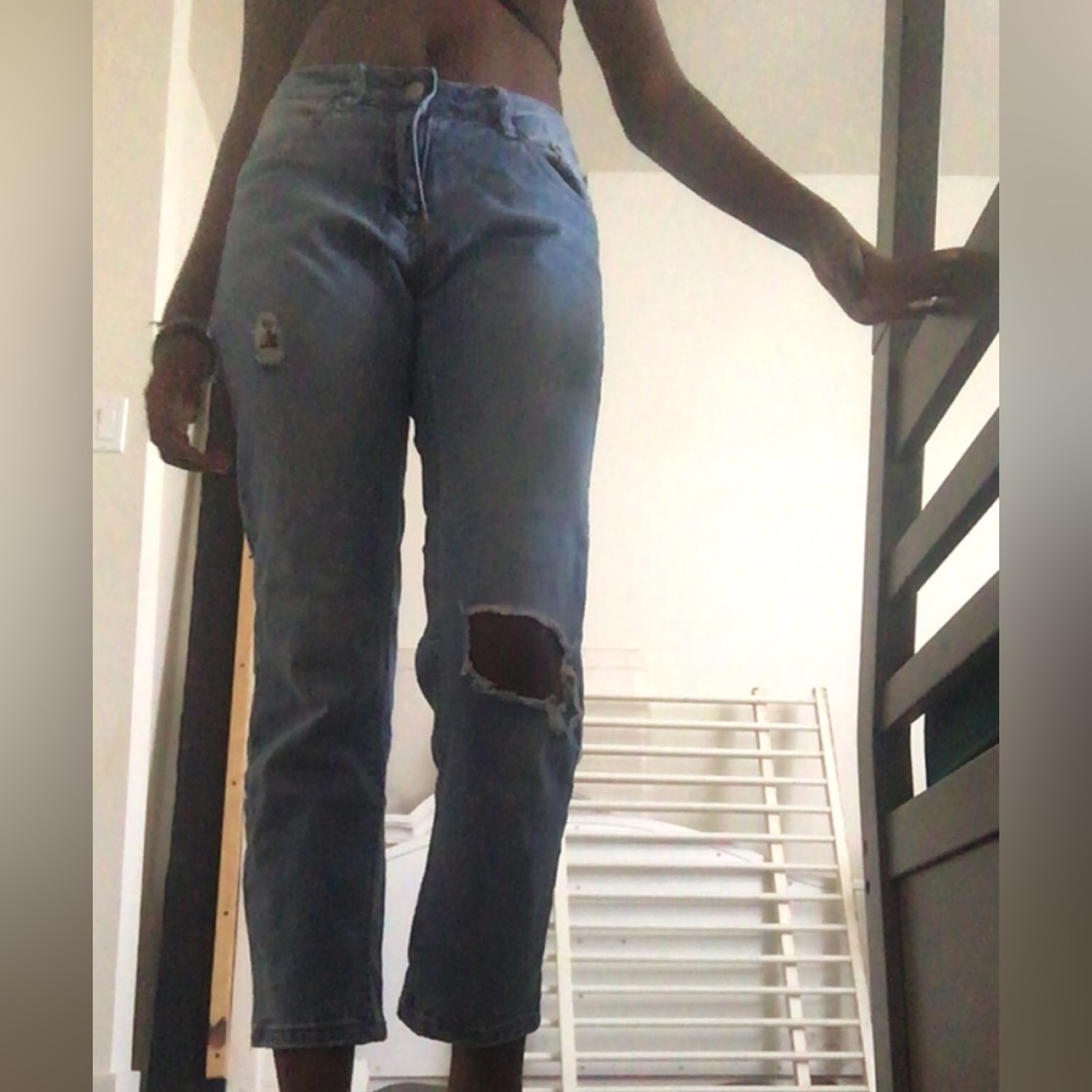 Low rise boyfriend light blue ripped jeans
